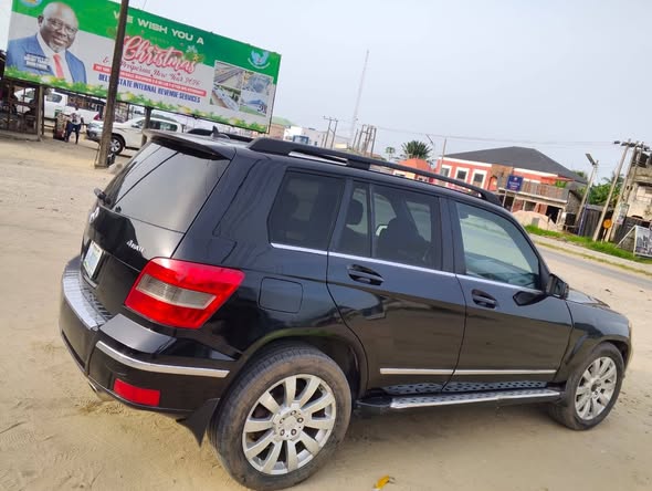 A picture of 2010 Mercedes Benz GLK 350