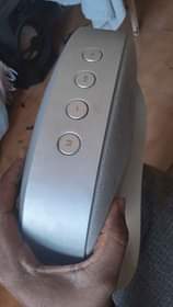 A picture of T8 w king bluetooth speaker