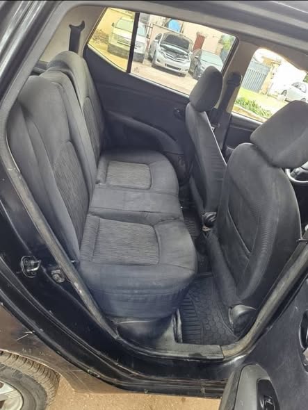A picture of Hyundai i10 2010 Low fuel consumption Android screen Ac needs