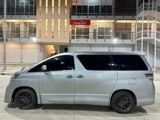 A picture of TOYOTA VELLFIRE