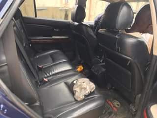 A picture of Lexus rx330 2005 model Formica