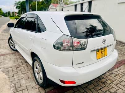 A picture of TOYOTA HARRIER