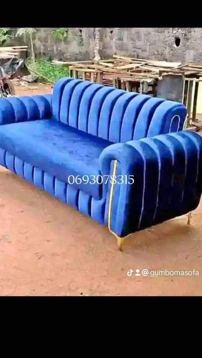 A picture of sofa mpya