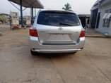 A picture of arrived 2009 highlander Distres