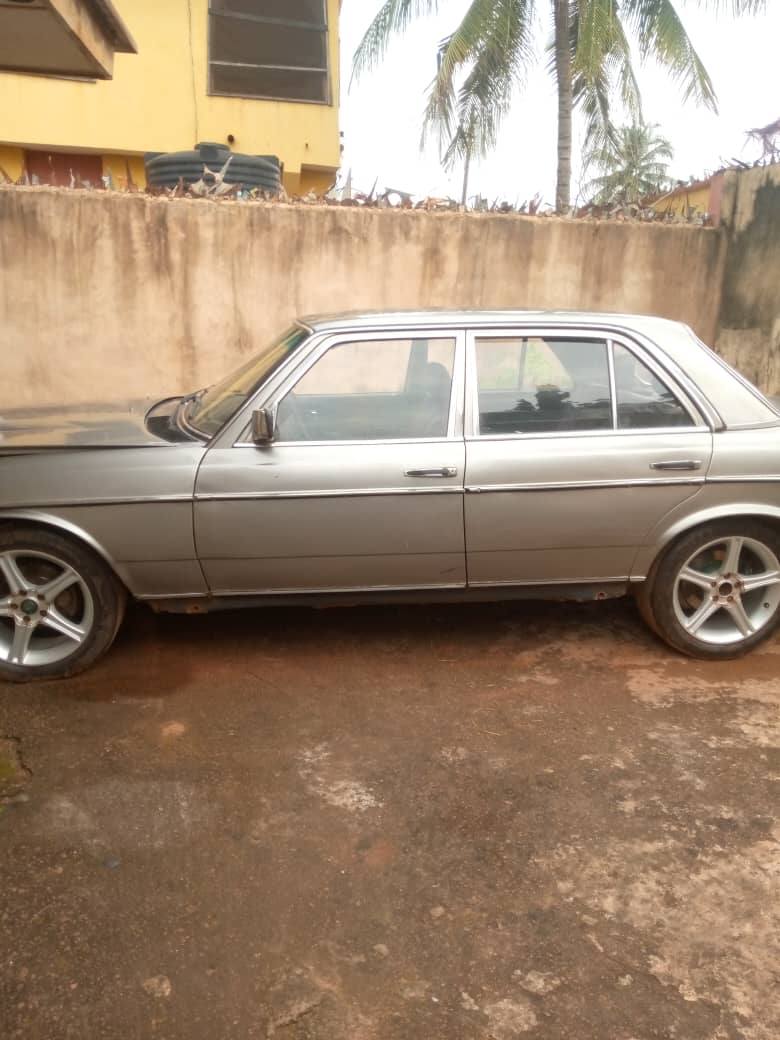 A picture of Mercedes 230 for sale