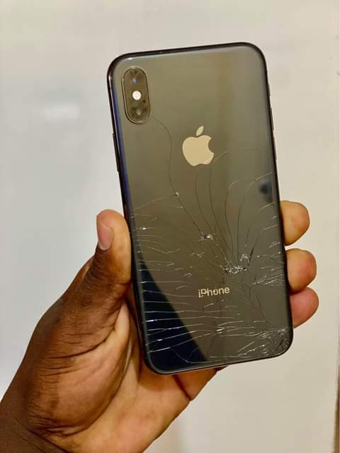 A picture of iPhone X 64gb Face tt Bei 350 000 tu