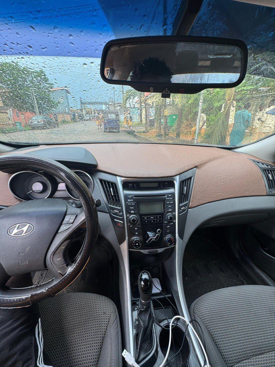 A picture of 2012 HYUNDAI SONATA