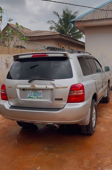 A picture of 2003 Toyota highlander
