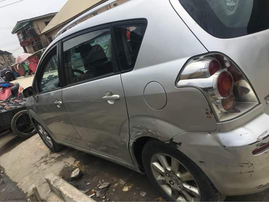 A picture of Toyota Corolla verso 04