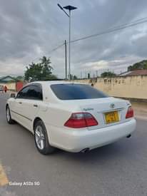 A picture of Toyota crown Royal saloon