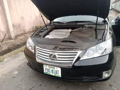 A picture of 2009 Es350 with sound engine and smooth automatic transmission keyless