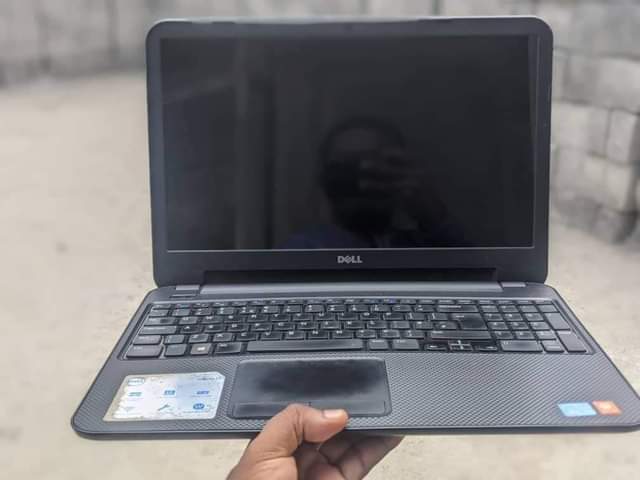 A picture of DELL Inspiron 15 intel