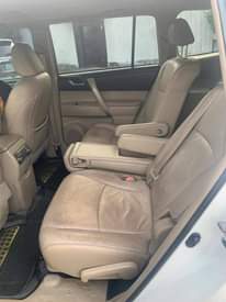 A picture of Toyota Highlander 2013 sound engine chilling ac