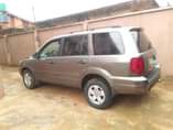 A picture of Hond pilot 2005 model first body pan very clean and