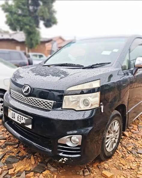 A picture of Toyota Noah 27m model 2012 0756358601 0774586964