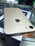 A picture of iPhone 7 32gb battery 100