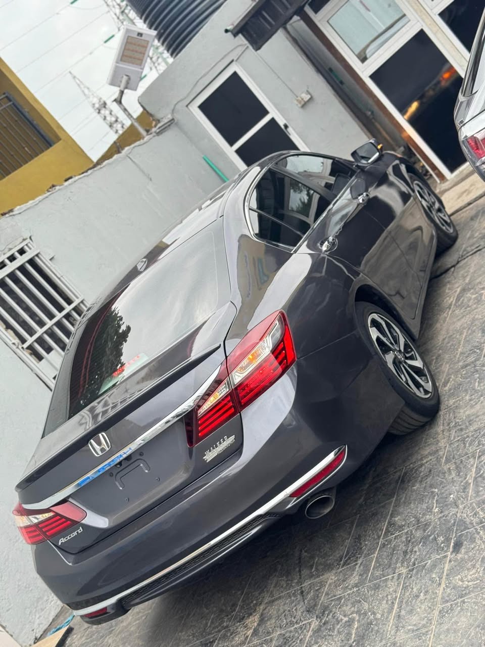 A picture of  Foreign Used Honda Accord EX L 2016 Leather Moonroof