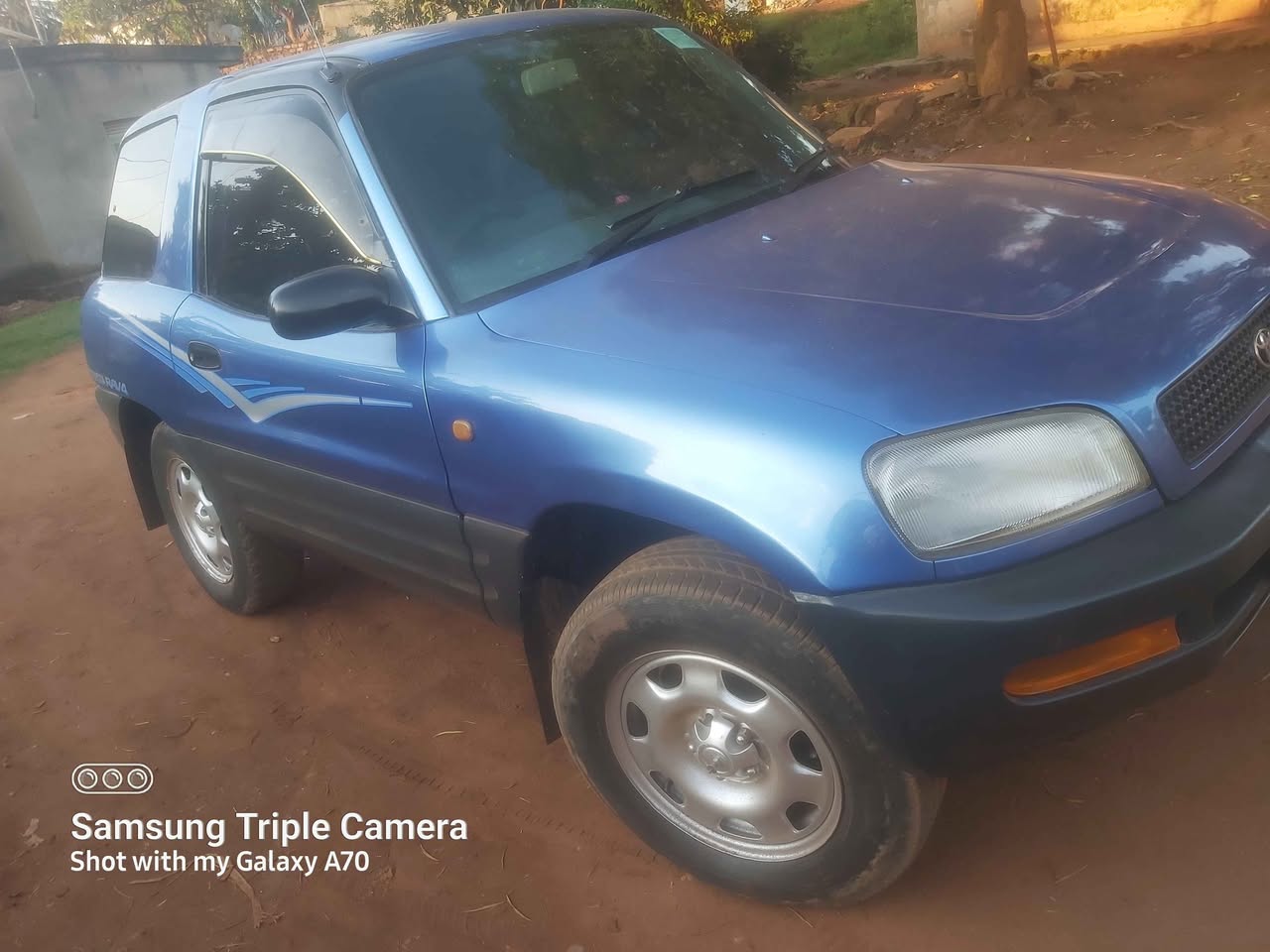 A picture of Toyota rav4