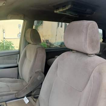 A picture of Toyota sienna 2006 with gear box issue nd need body