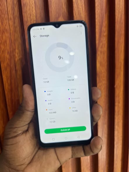 A picture of INFINIX HOT 30i Storage 128GB Price 155 000 K Koo