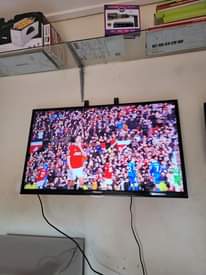 A picture of Hisense 40 inches original tv