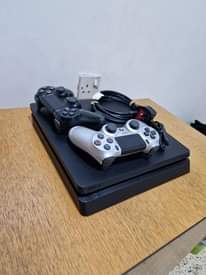 A picture of Ps4 slim Uk version 