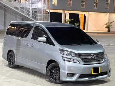 A picture of TOYOTA VELLFIRE
