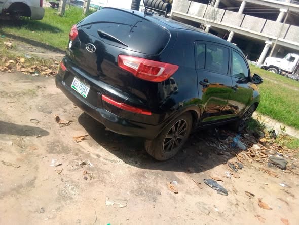 A picture of 2011 KIA SPORTAGE Newly painted Change Oil seal for gear