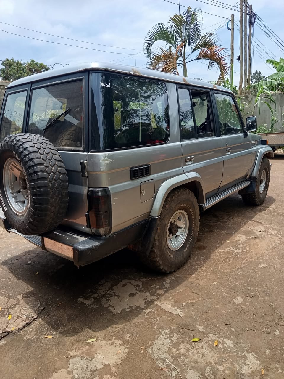 A picture of 1990 Toyota land cruiser 77