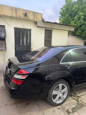 A picture of SUPER DISTRESS SALE BENZ S550 2009 MODEL BUY AND DRIVE