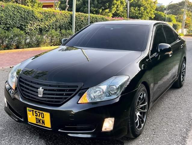 A picture of Toyota crown