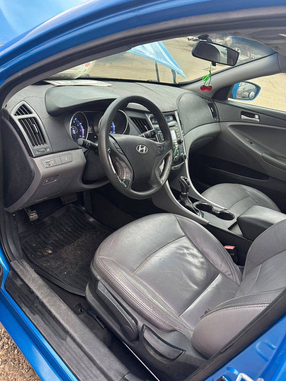 A picture of 2011 Hyundai sonata Automatic Key entry Silent Engine 6m lagos