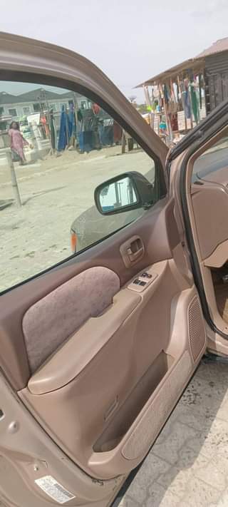 A picture of 2002 Toyota Sienna
