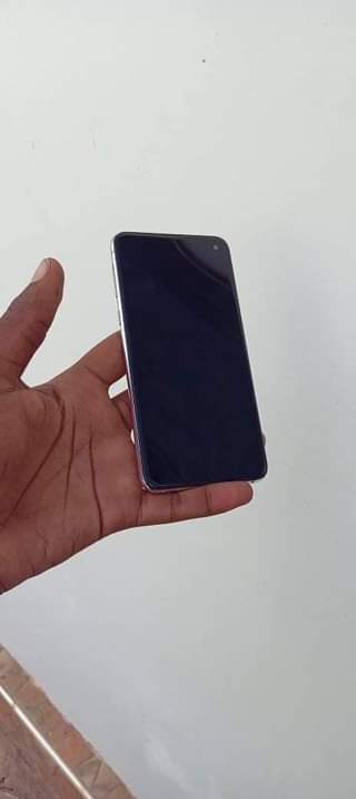 A picture of samsung s10e