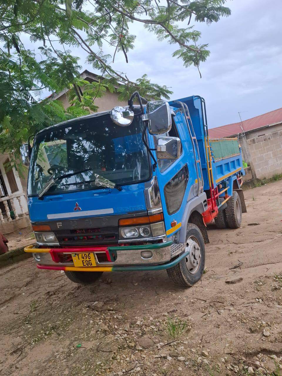 A picture of Fuso Tipper Engine 17 Milion 115 Dar Es Salaam