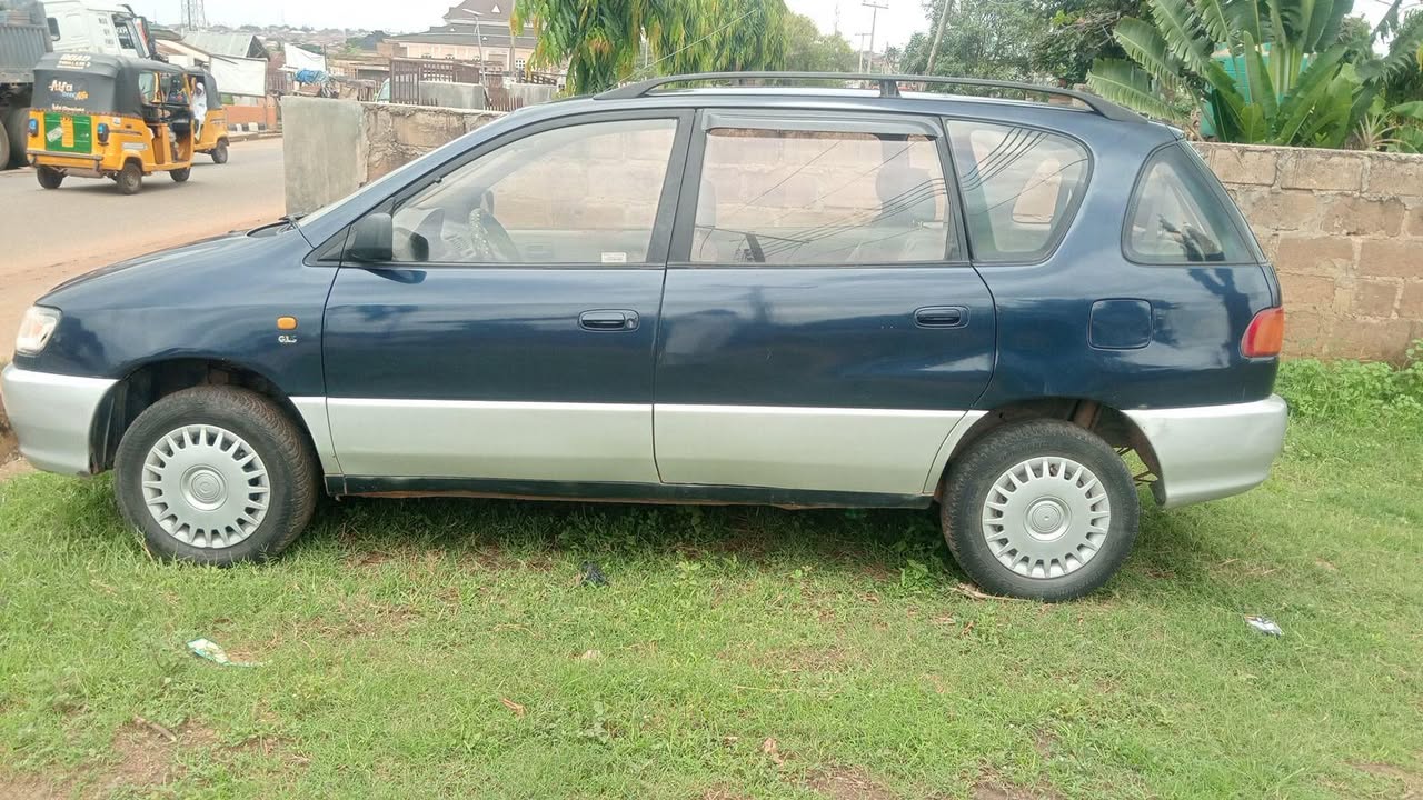 A picture of Toyota and mpv