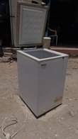 A picture of nauza freezer lita 100 na godoro