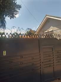 A picture of 4 Bedrooms House having Guests wing all seated on 30
