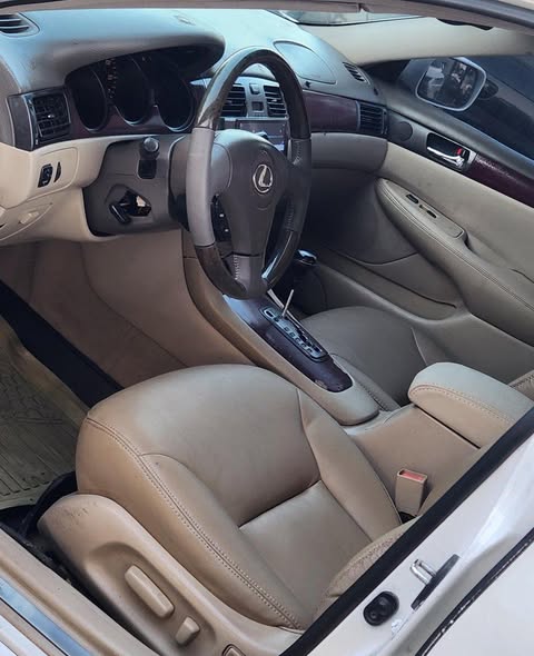 A picture of Lexus ES300