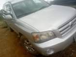 A picture of 06 Toyota Highlander everything is working going for 1 8m