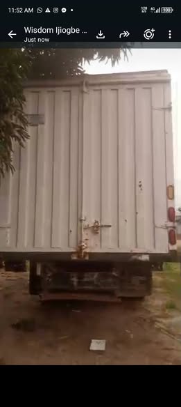 A picture of Izuzu truck for sale