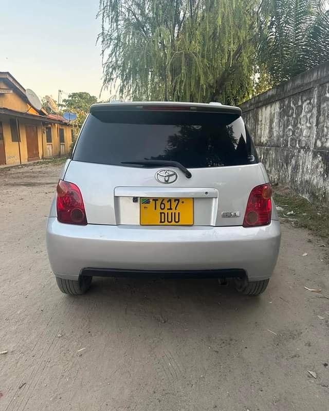 A picture of Toyota ist on sale0768718127