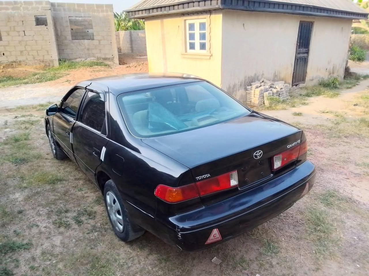A picture of 2000 Toyota camry