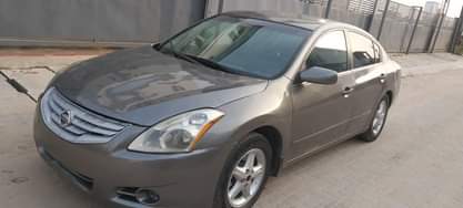 A picture of Neatly used Nissan Altima Bearly driven Thumb start Painted on
