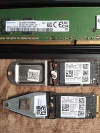A picture of Ram 4 Gb Ddr4 Ssd 512 Gb M.2 Nmve