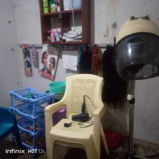 A picture of Saloon inauzwa