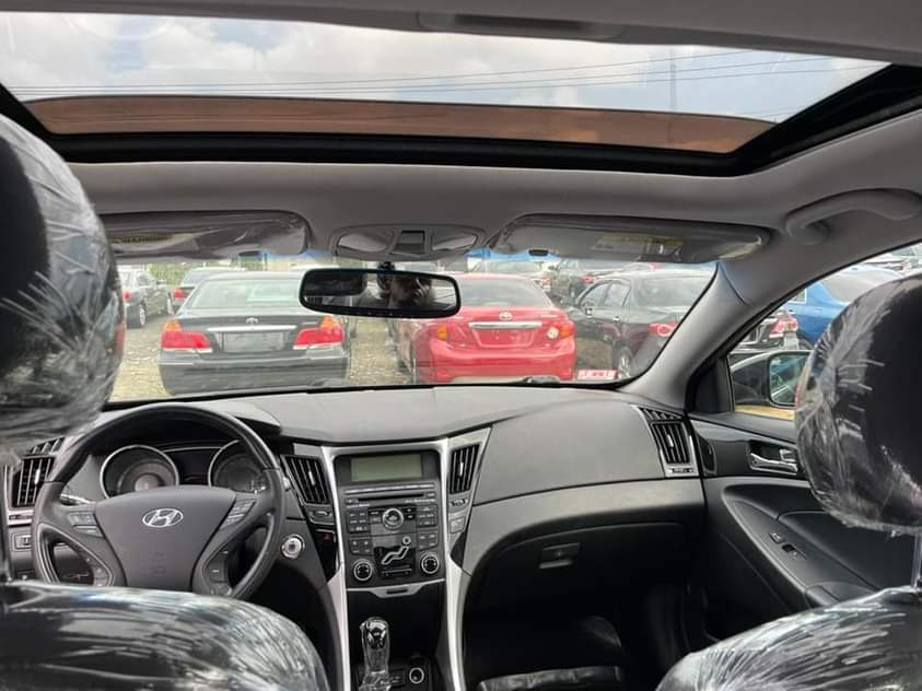 A picture of HYUNDAI SONATA 2012 SPECS FOREIGN USED KEYLESS FIRST BODY NEAT