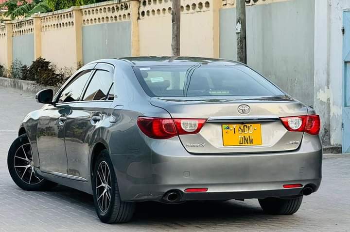 A picture of Toyota mark x