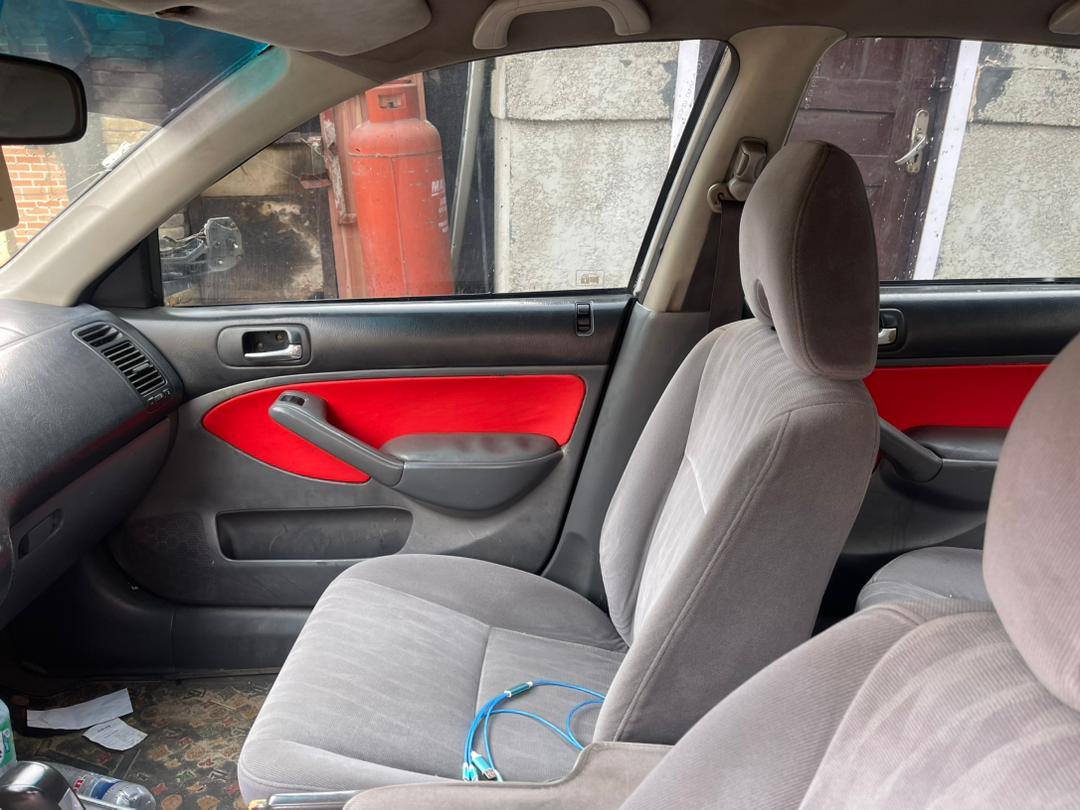A picture of Destress sale Honda civic Owner need urgent cash tomorrow morning