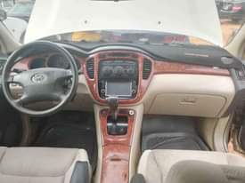A picture of NEAT TOYOTA HIGHLANDER FOR SALE